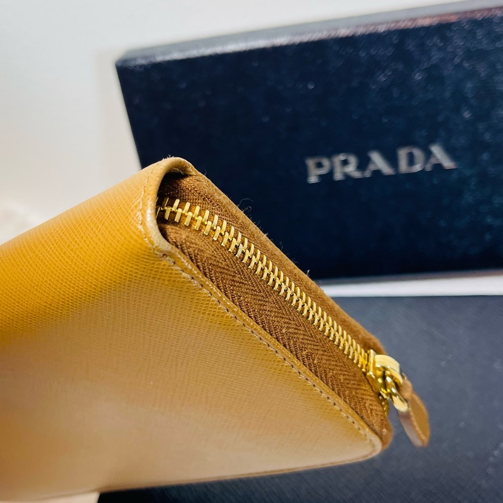 Prada Authentic Brown Big Saffiano Zip Wallet - Picture 4 of 10